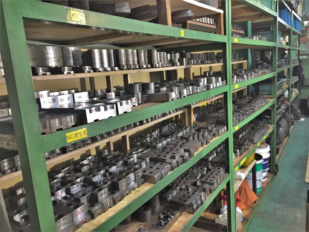 旋盤チャック用生爪の棚