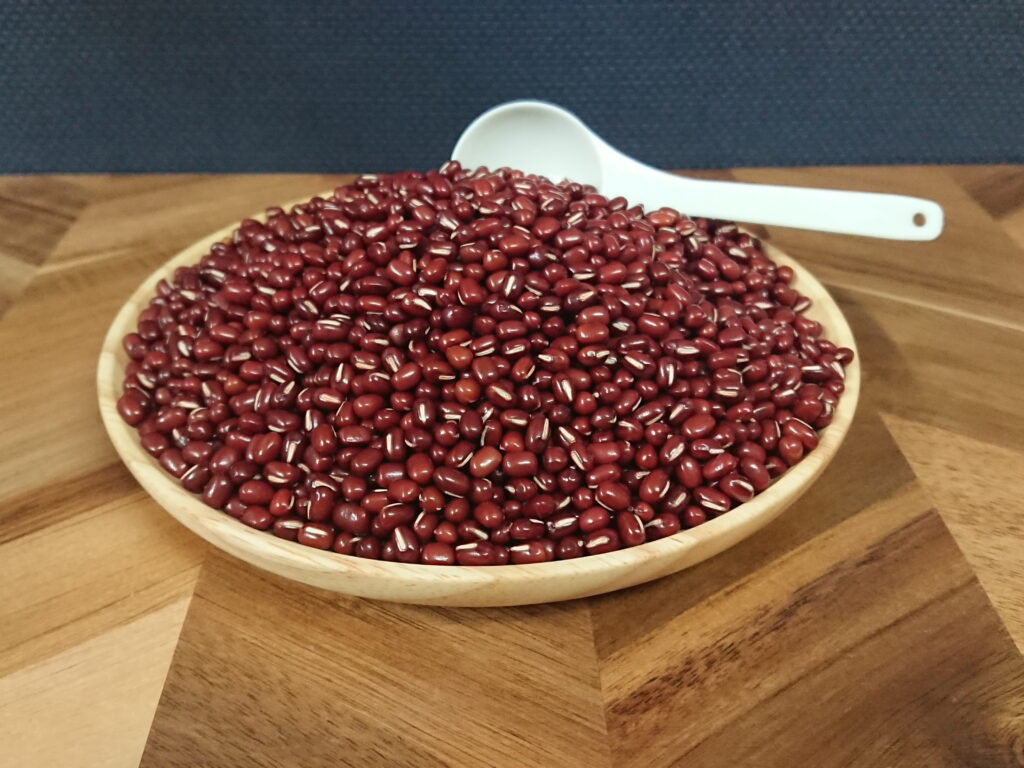 木製のお皿に盛られた小豆04