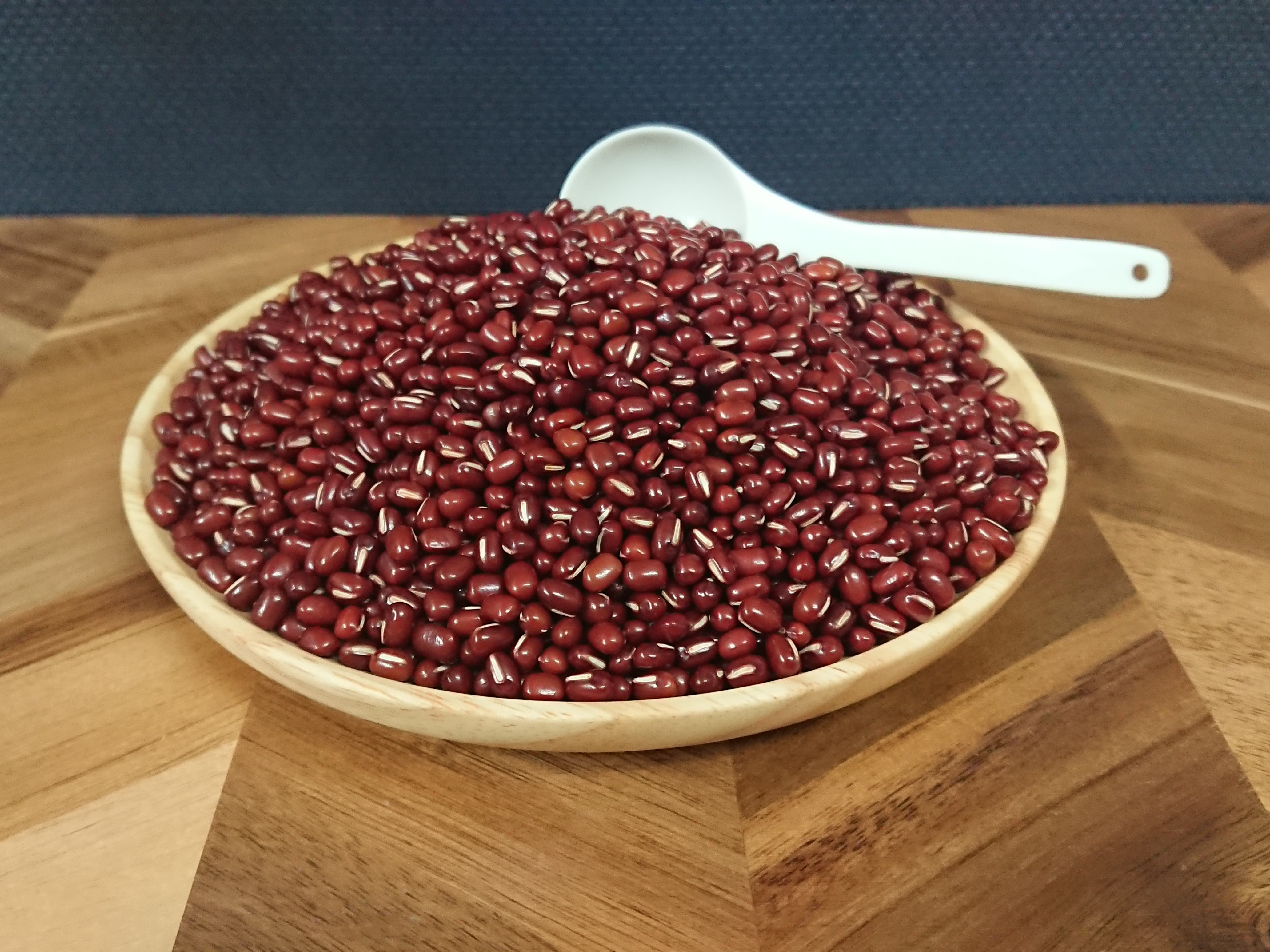 木製のお皿に盛られた小豆04