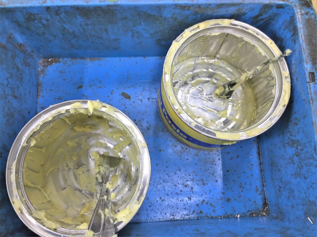 残り少ないタッピングペーストを湯煎で取りだし作業02