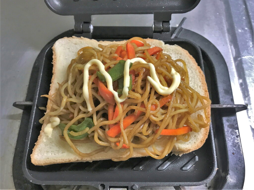 焼きそばの手作りホットサンド