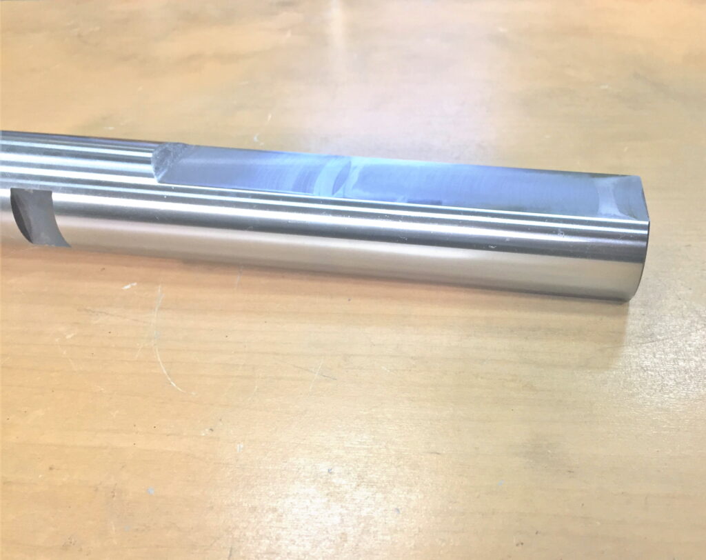 焼き入れのされたSCMをフェイスミルで加工