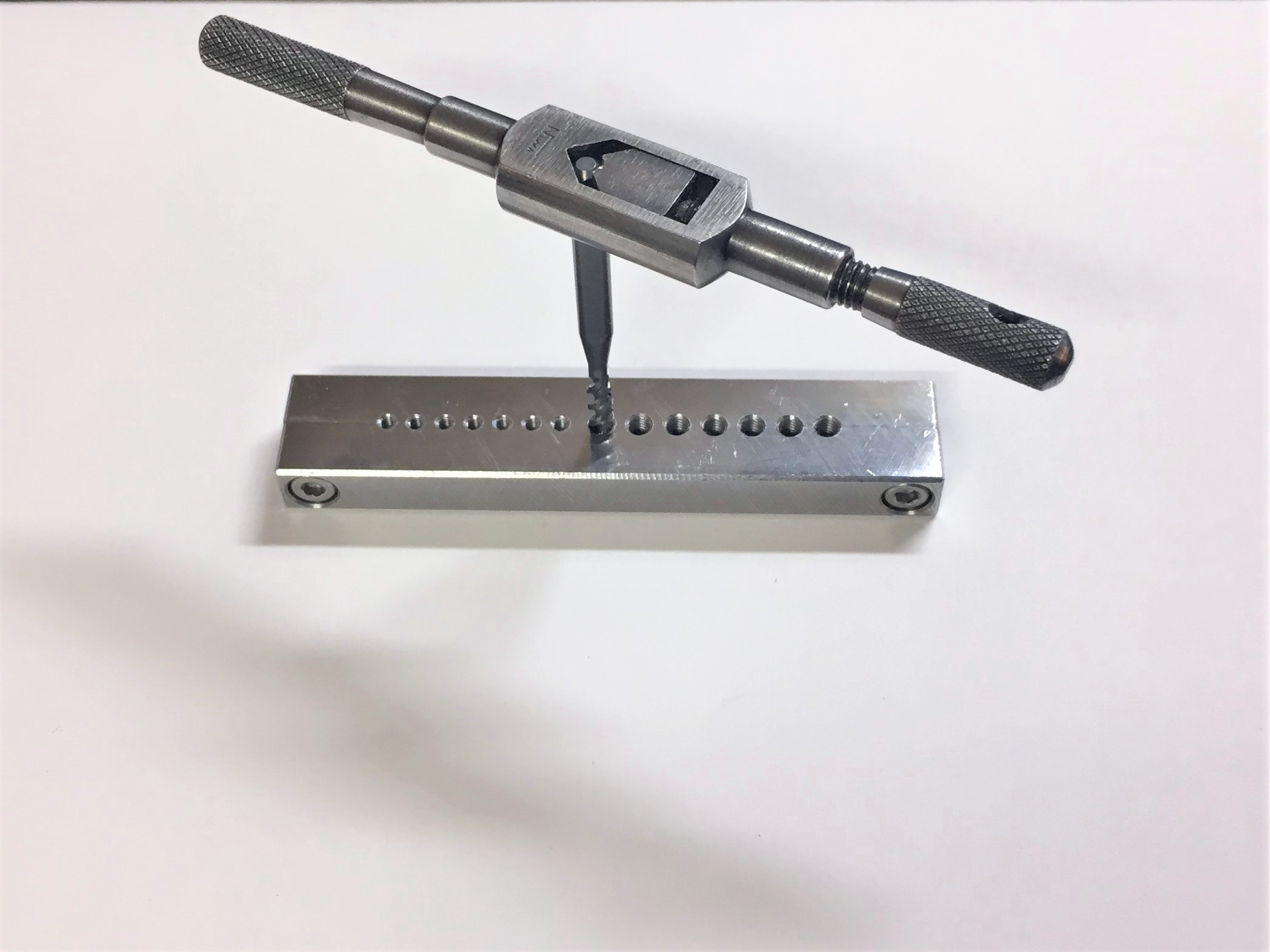 端材を使って小径タップの練習