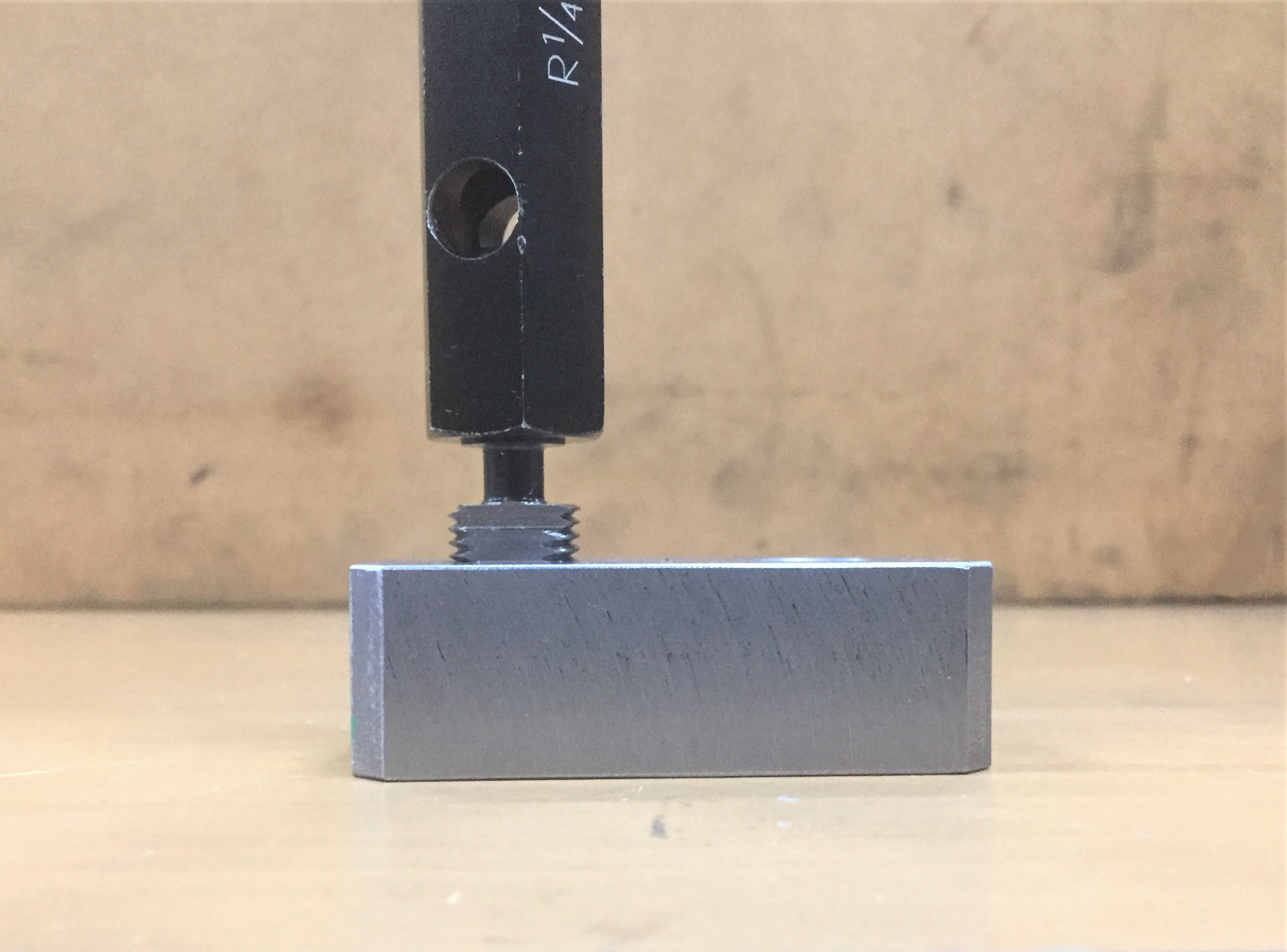 管用ネジR1-4の測定用治具をネジゲージで検査
