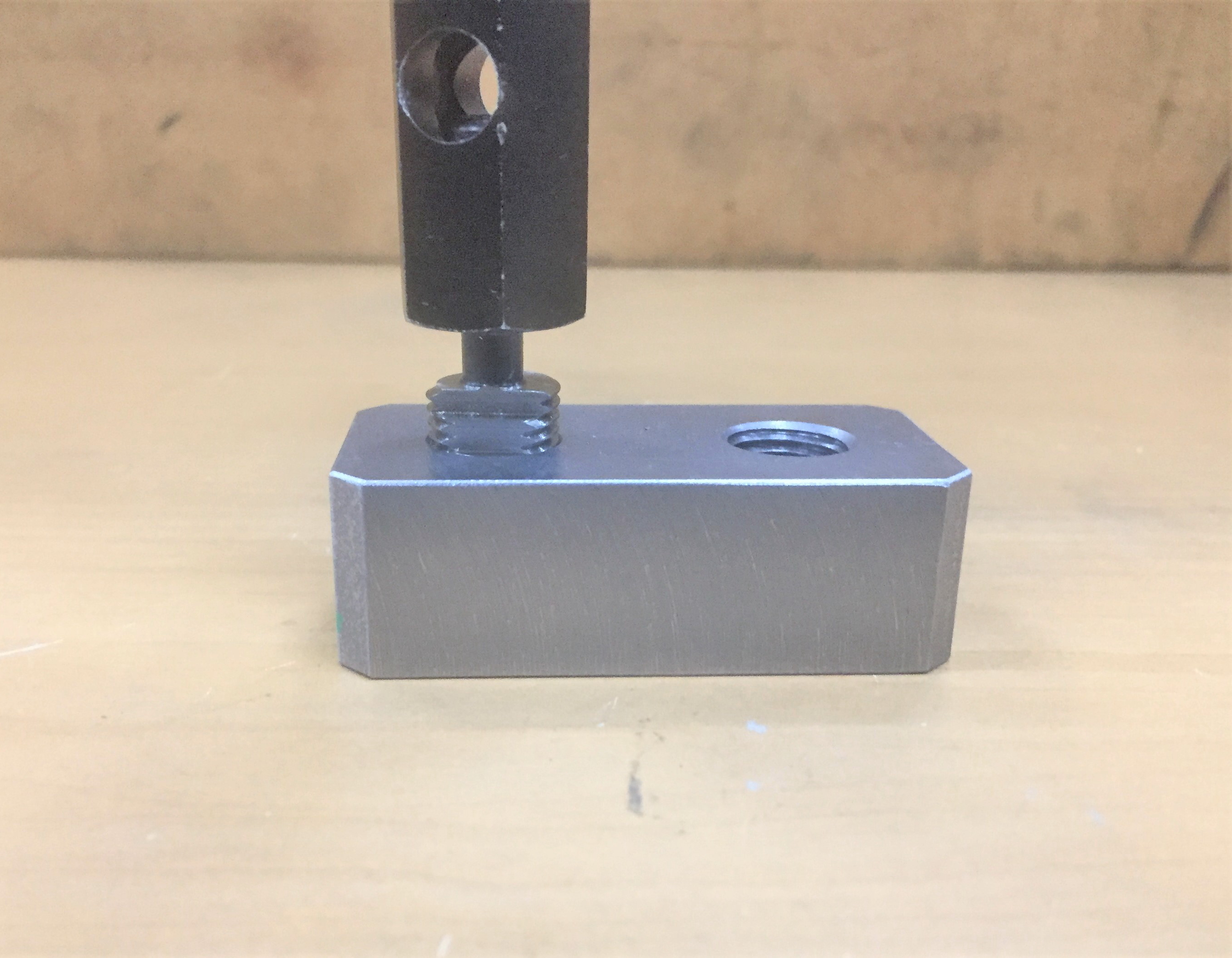 管用ネジR1-4の測定用治具をネジゲージで検査02