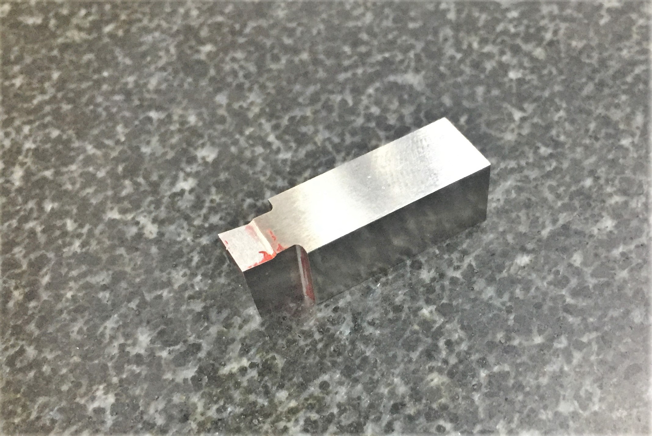 総研磨仕上げで作製したキー溝用バイト