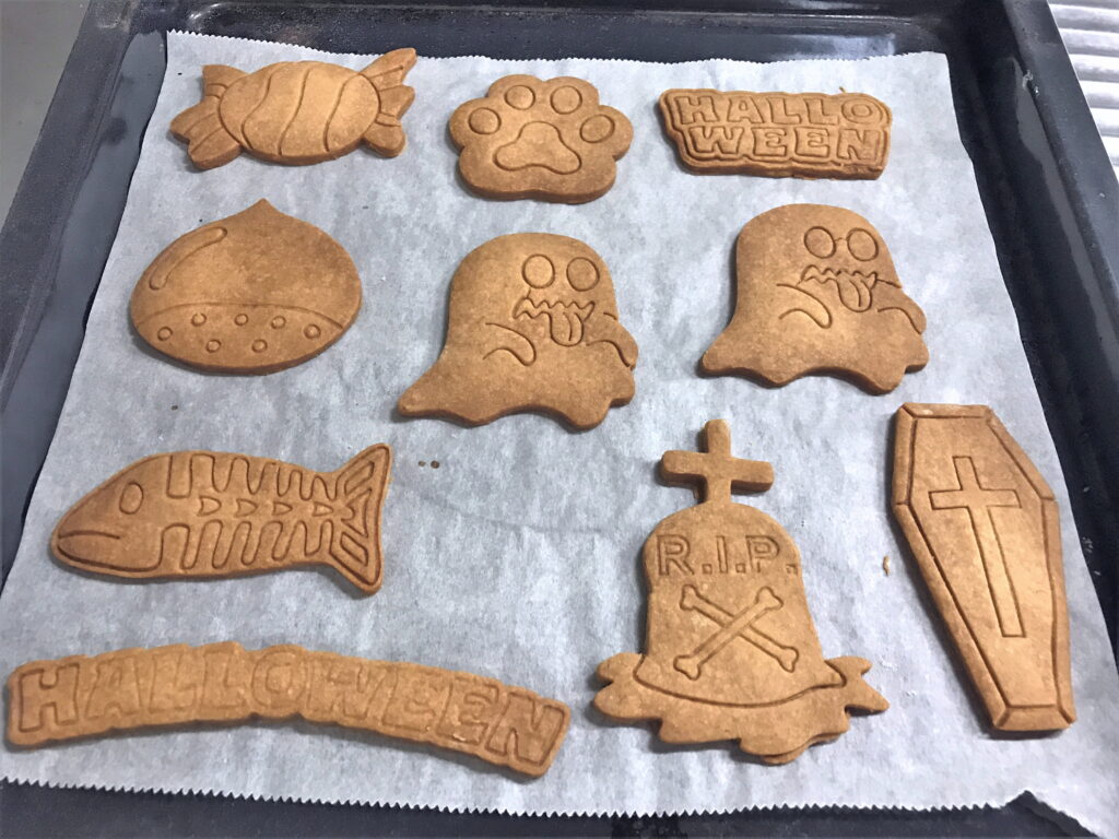 自宅のオーブンで焼いたハロウィン用クッキー02