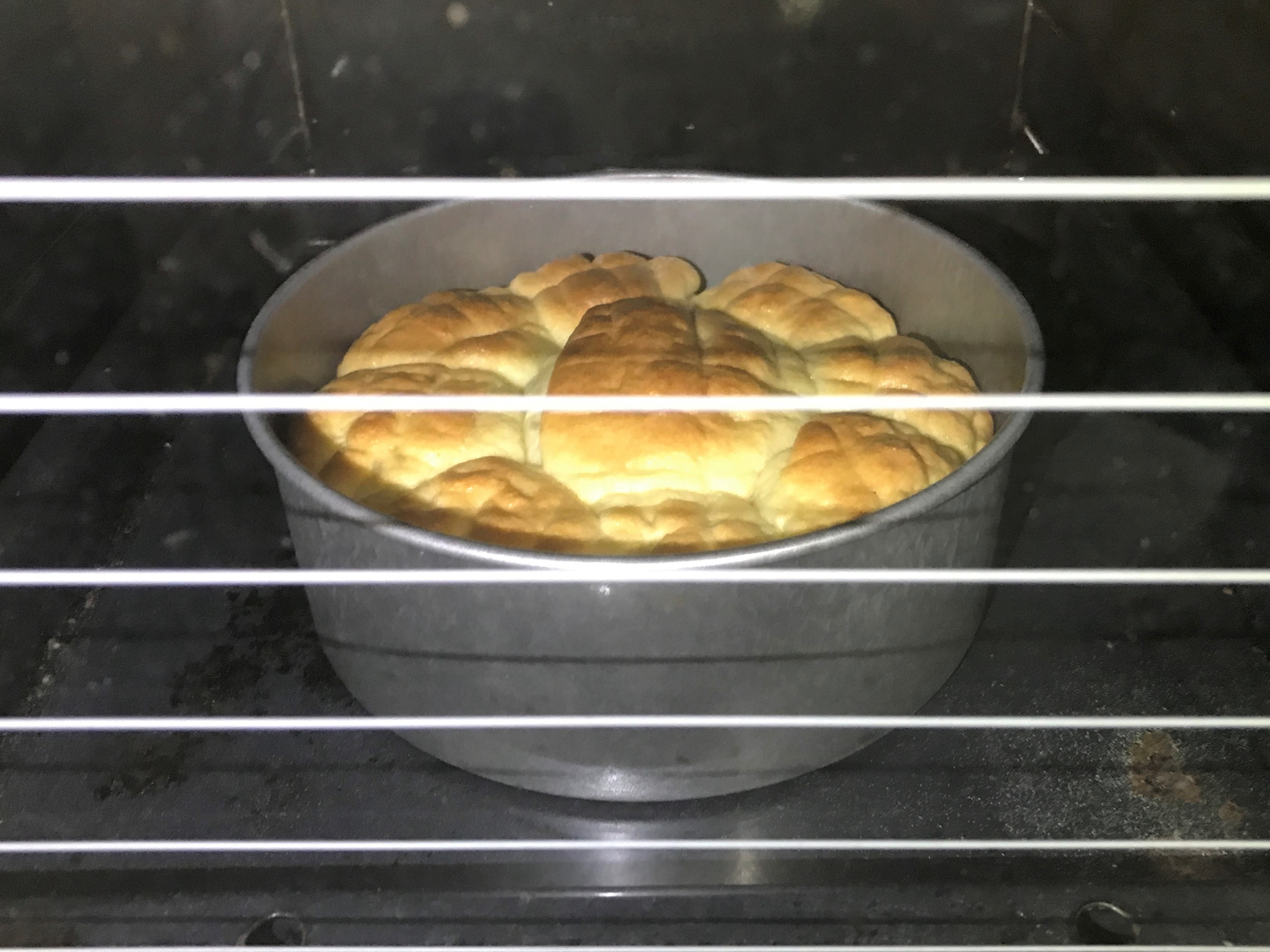 自宅のオーブンで焼いているメロンパン02