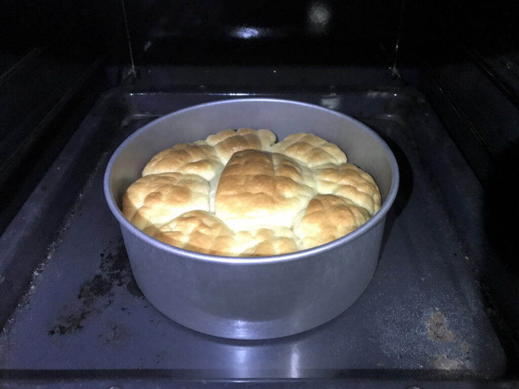 自宅のオーブンで焼きあがったメロンパン
