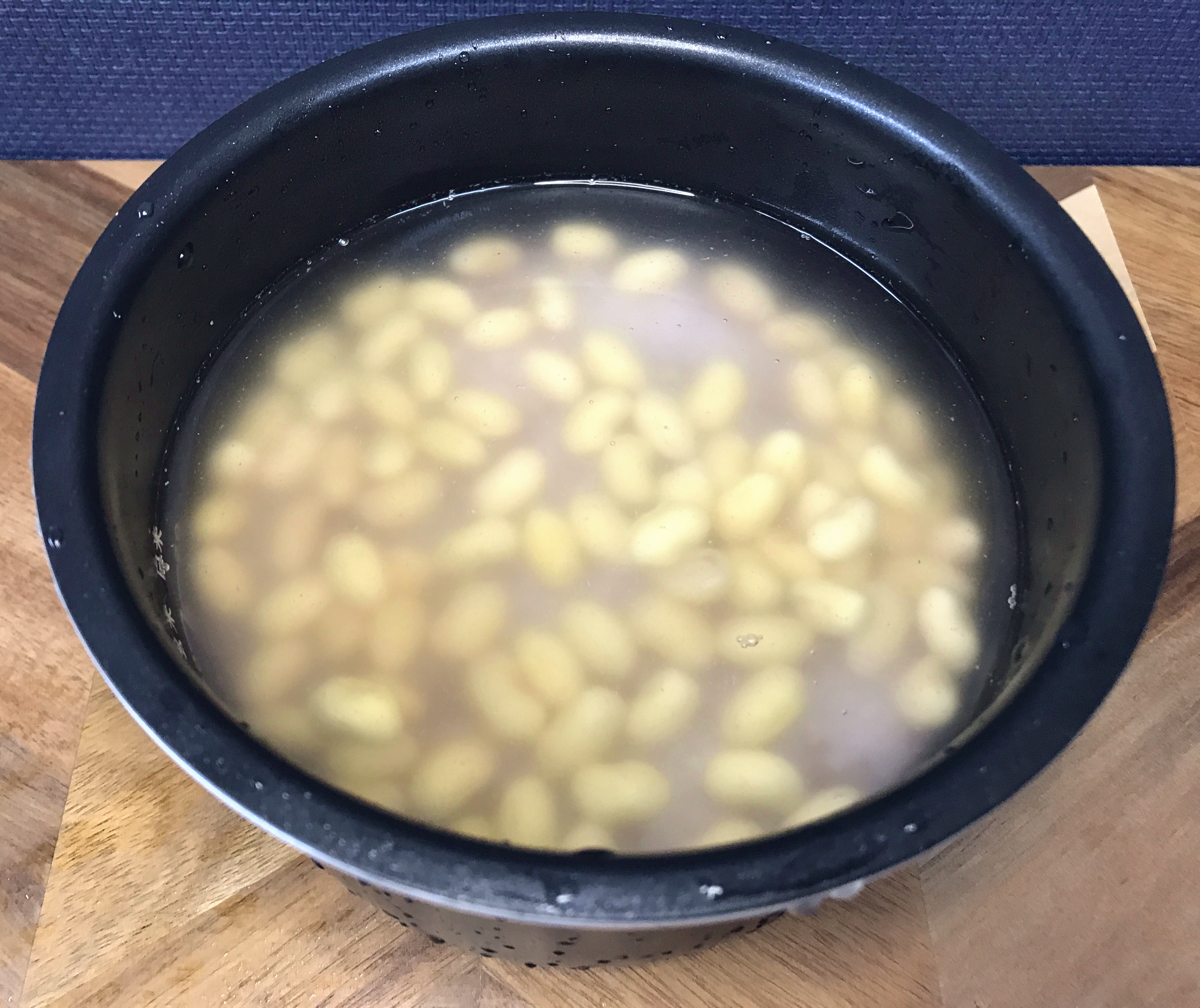 2合炊き用の炊飯器で大豆とサツマイモの炊き込みご飯