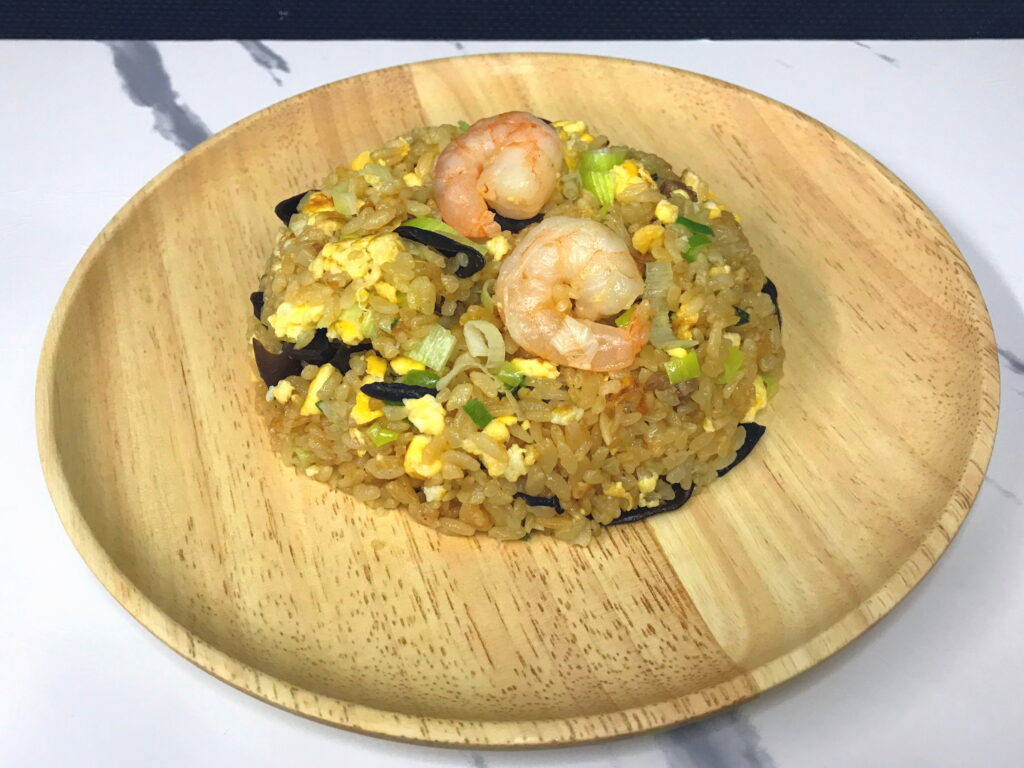 冷凍チャーハンにちょい足しして作ったエビチャーハン