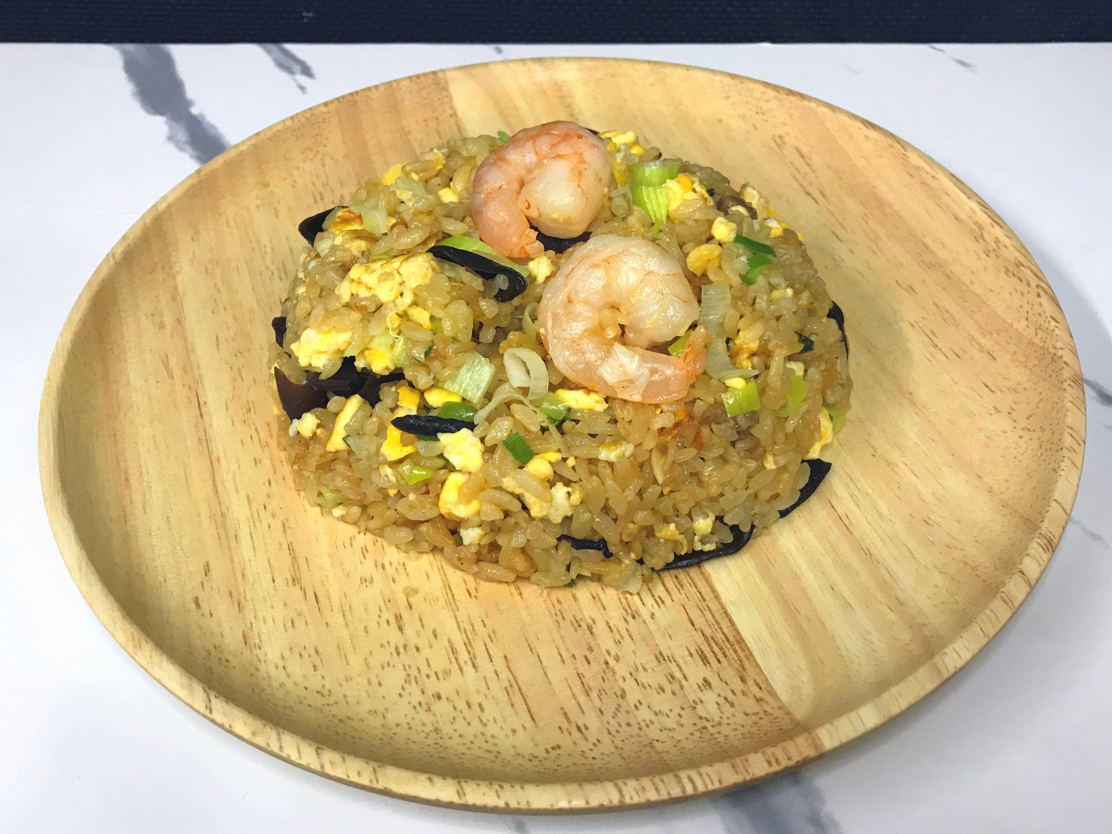 冷凍チャーハンにちょい足しして作ったエビチャーハン