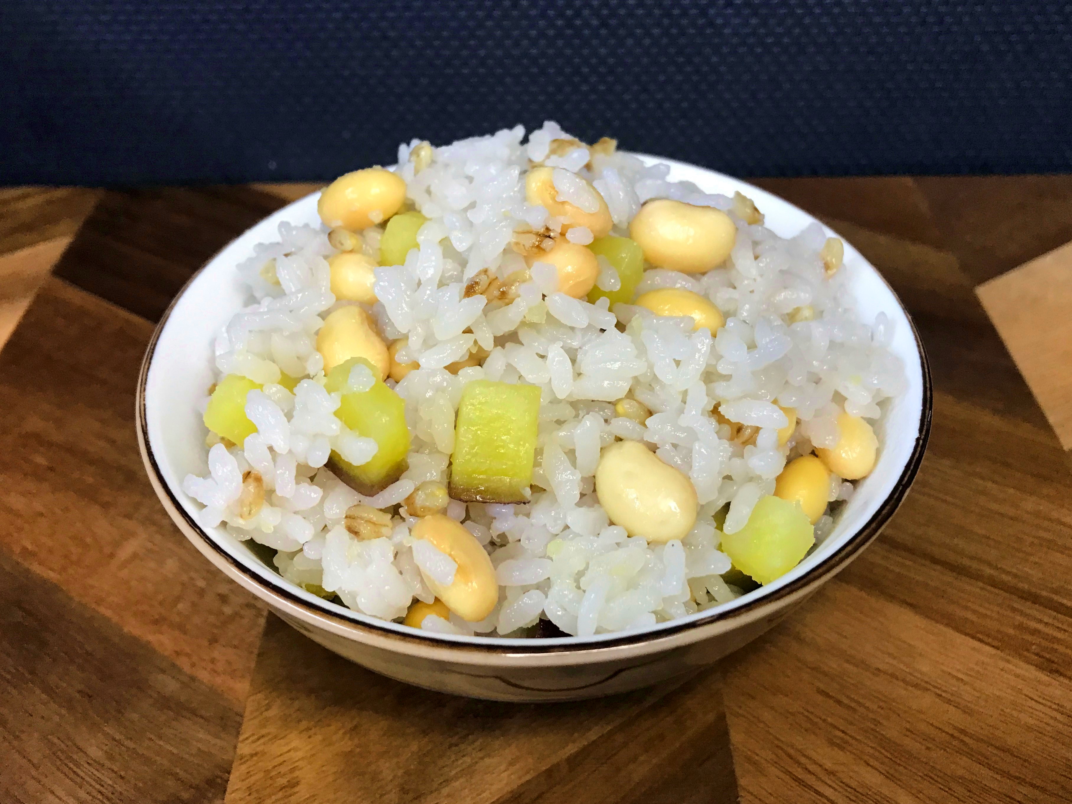 大豆とサツマイモともち麦の炊き込みご飯