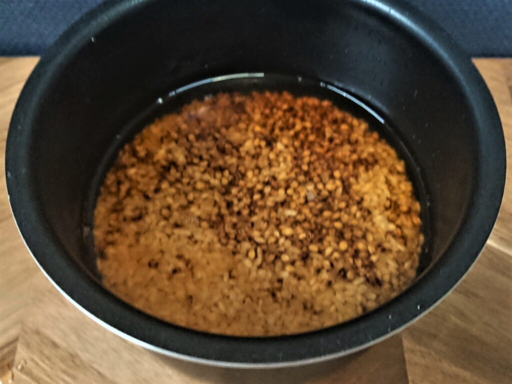 家庭用炊飯器で白米にもち麦を入れて赤飯を炊く03