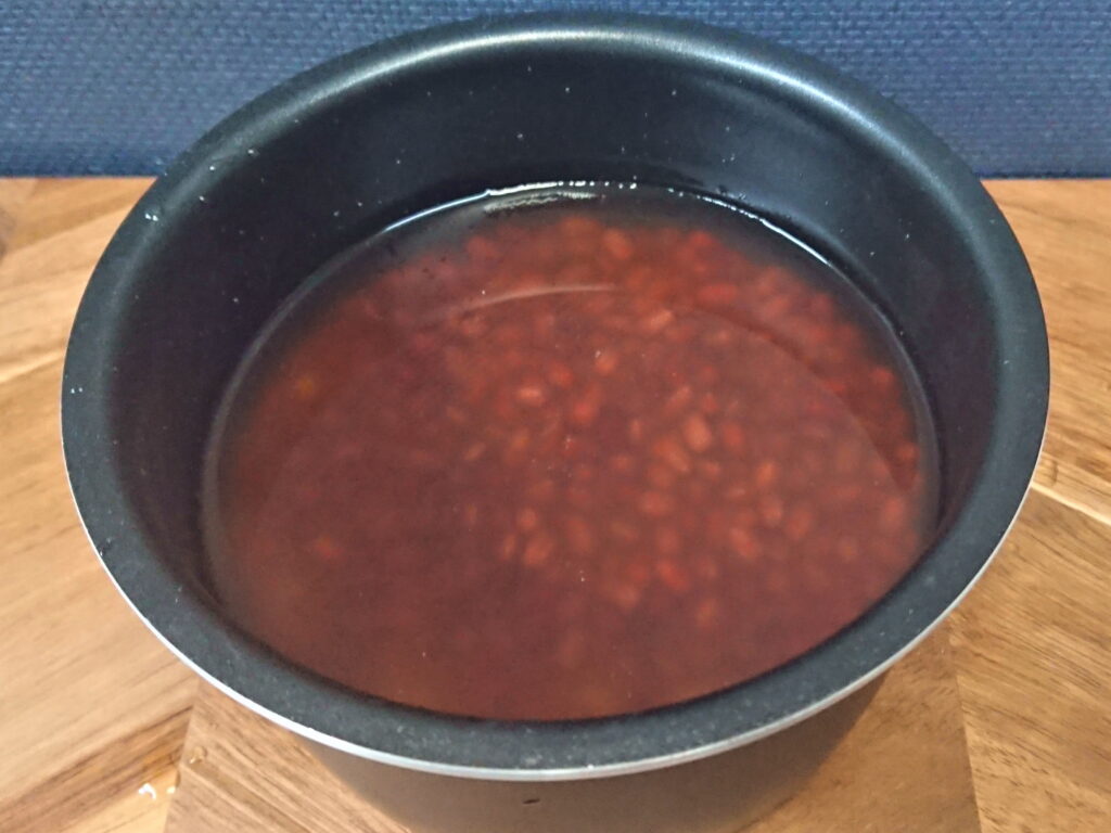 家庭用炊飯器で白米にもち麦を入れて赤飯を炊く04
