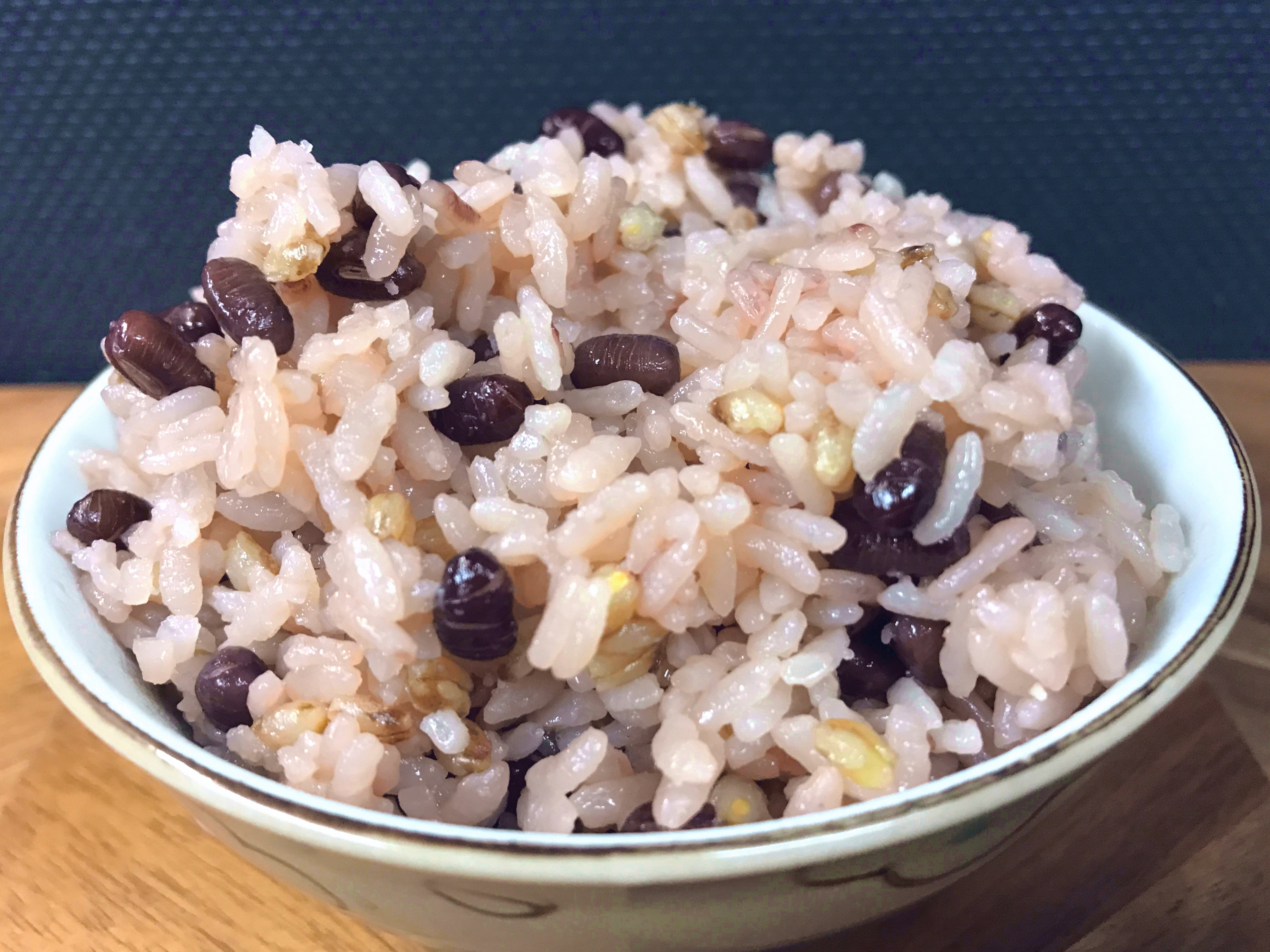 白米ともち麦で炊いたもち米を使わない赤飯06