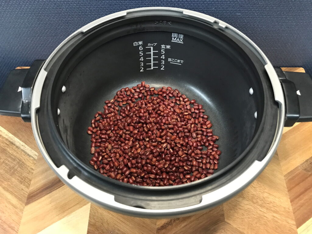 電気圧力鍋を使って国産小豆からあんこを作る