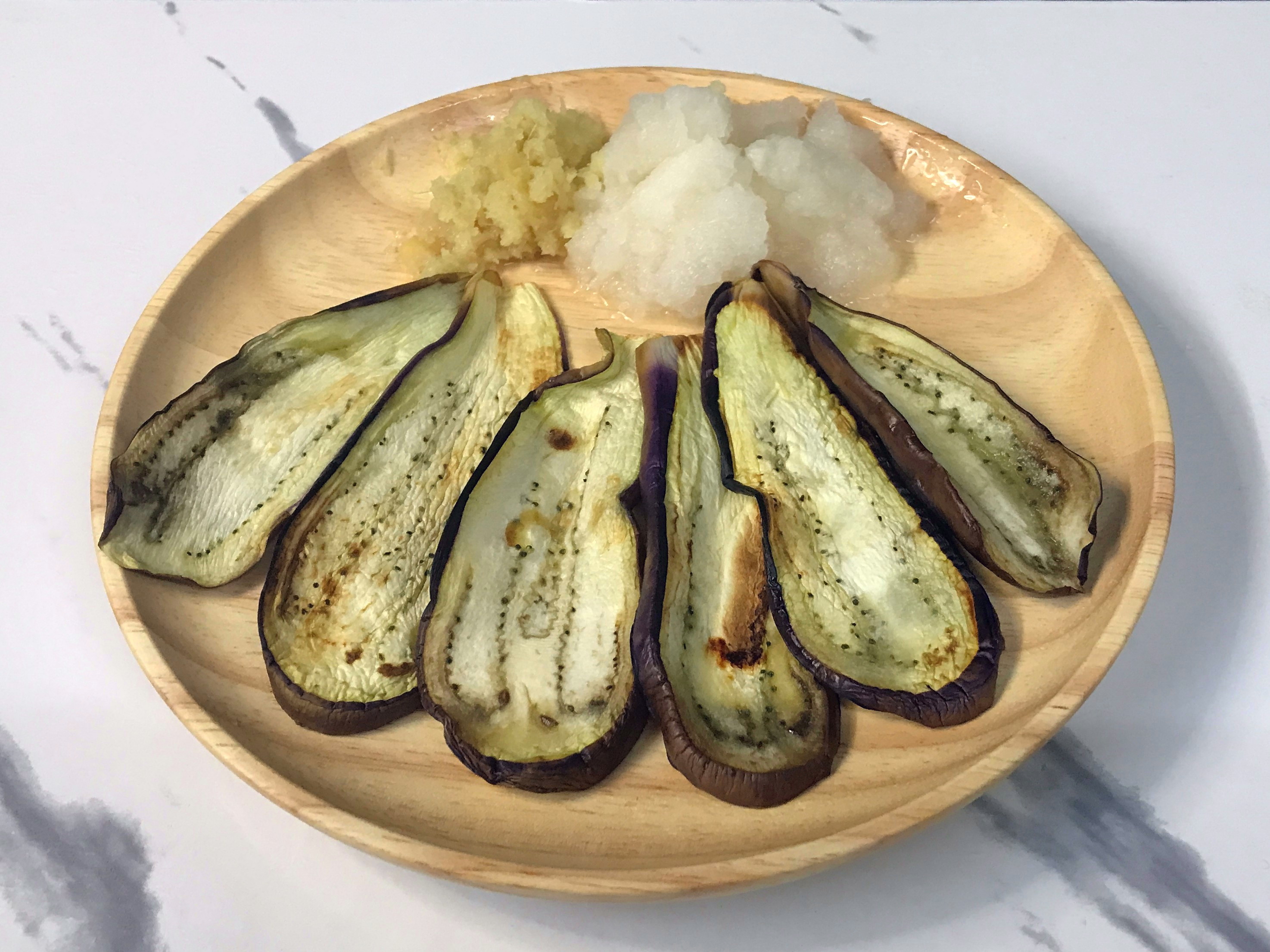 生姜と大根おろしで食べるナス焼き