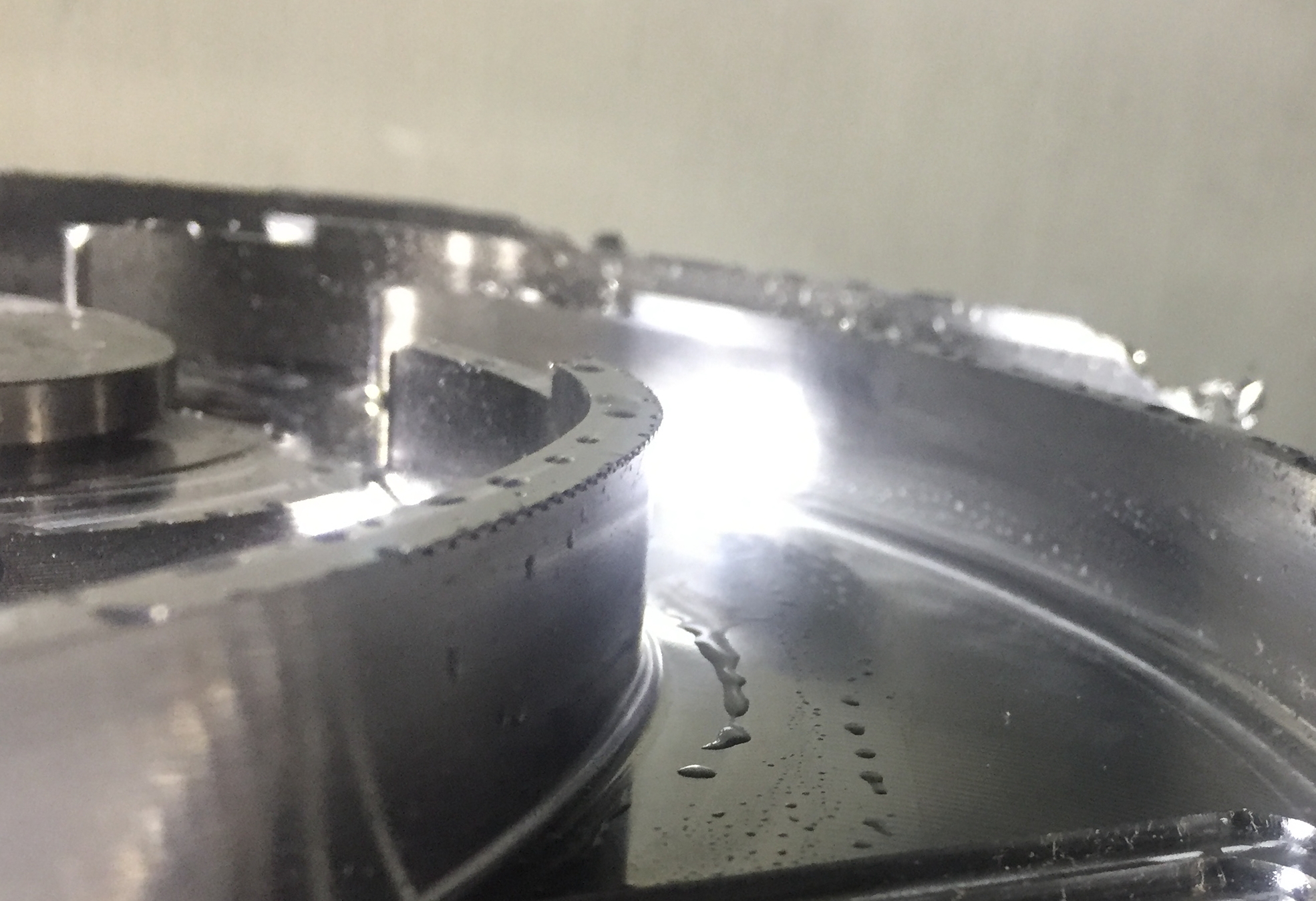 5軸マシニングセンタでスクリューポンプ用の羽形状加工06